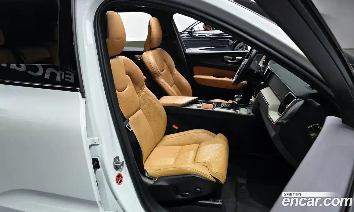 Volvo XC60 2020 2.0 Автомат в Москве № 164642, фото 10