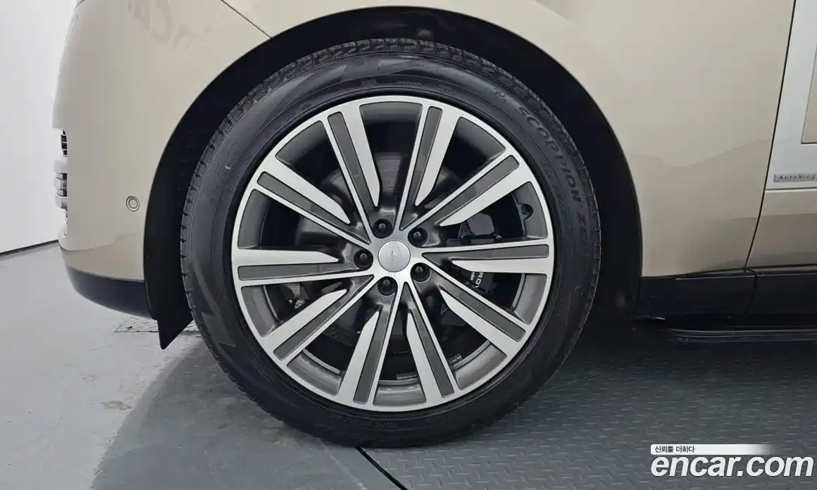 Land Rover Range-Rover 2024 4.4 Автомат в Москве № 166082, фото 19