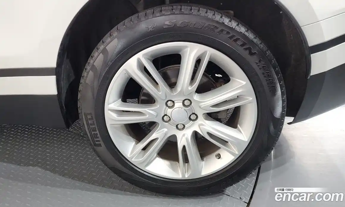 Land Rover Range-Rover Velar 2018 2.0 Автомат в Москве № 166148, фото 11