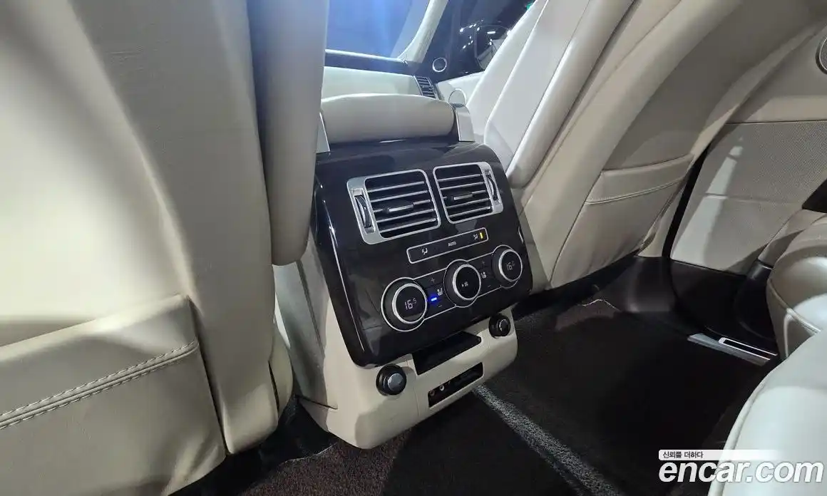 Land Rover Range-Rover 2016 4.4 Автомат в Москве № 166245, фото 15