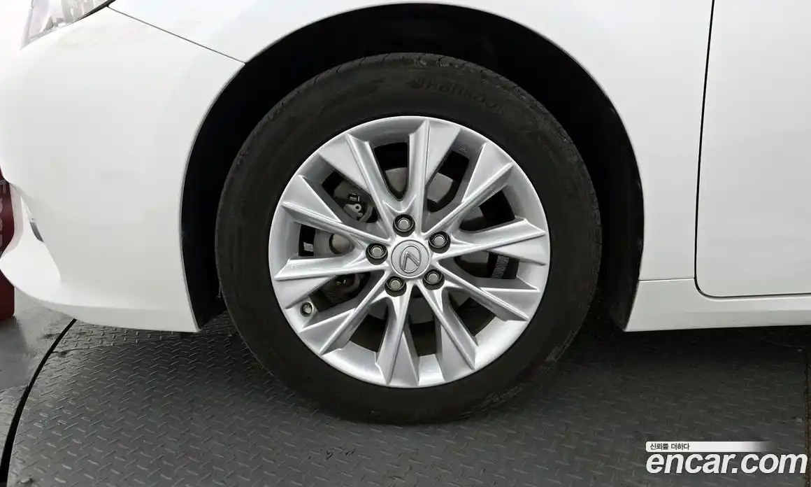 Lexus ES 2015 2.5 Автомат в Москве № 168285, фото 13