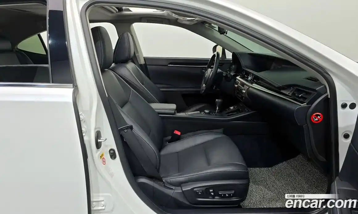 Lexus ES 2015 2.5 Автомат в Москве № 168285, фото 17