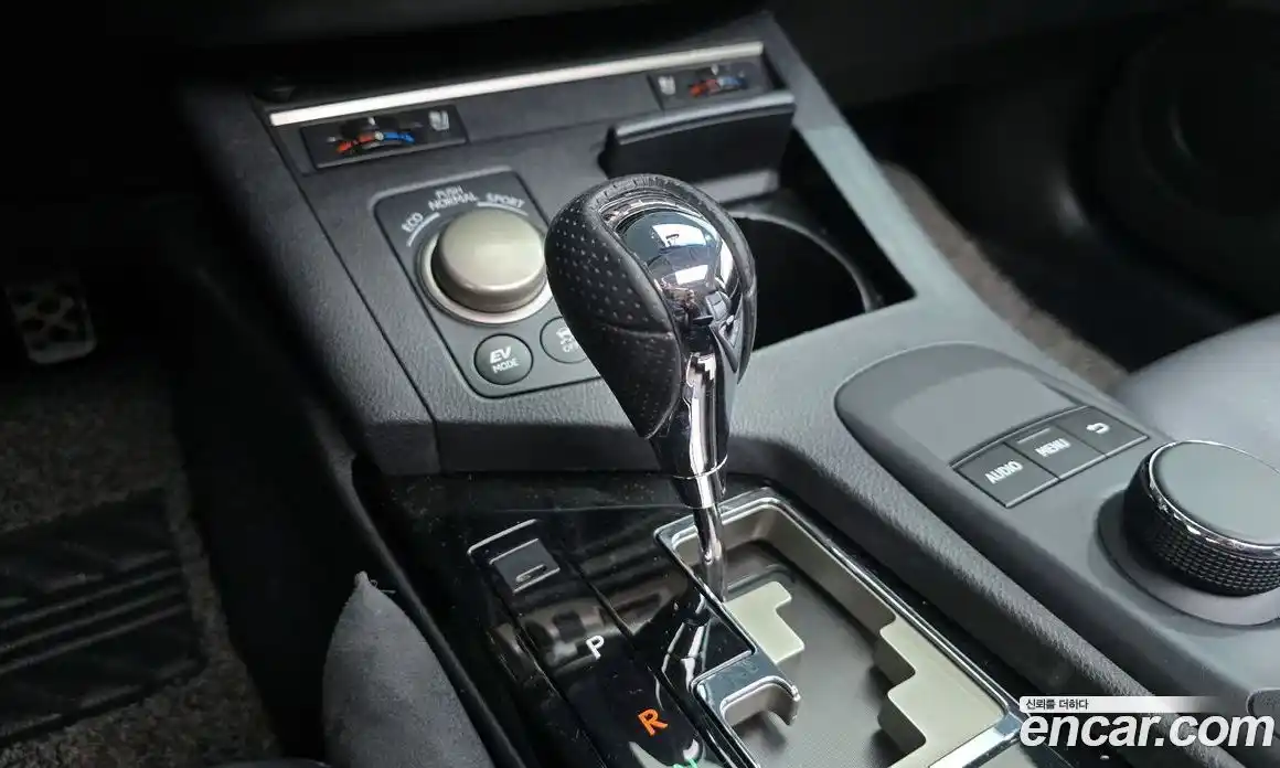 Lexus ES 2015 2.5 Автомат в Москве № 168285, фото 9