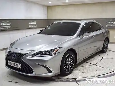 Lexus ES, 2022