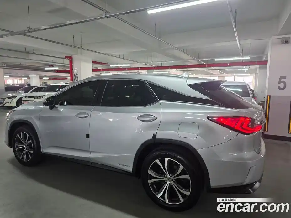Lexus RX 2017 3.5 Автомат в Москве № 168343, фото 3