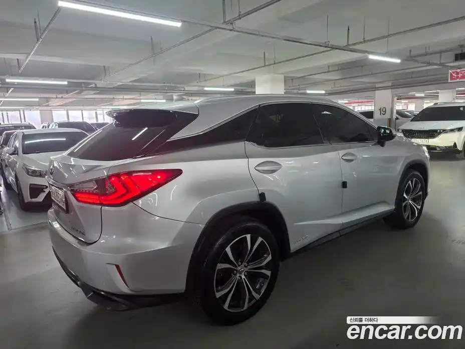 Lexus RX 2017 3.5 Автомат в Москве № 168343, фото 5