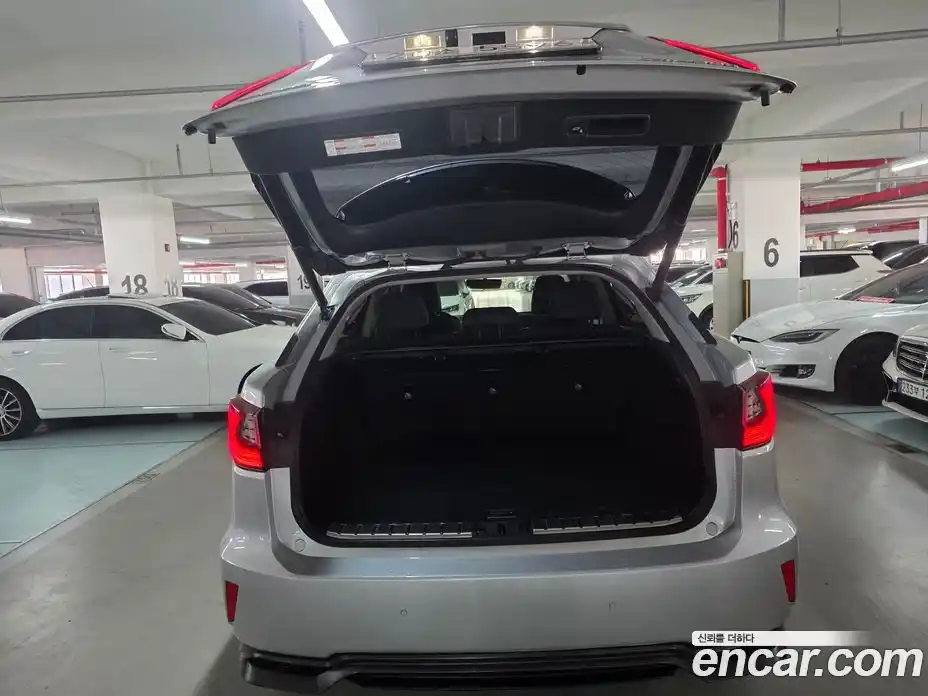 Lexus RX 2017 3.5 Автомат в Москве № 168343, фото 7