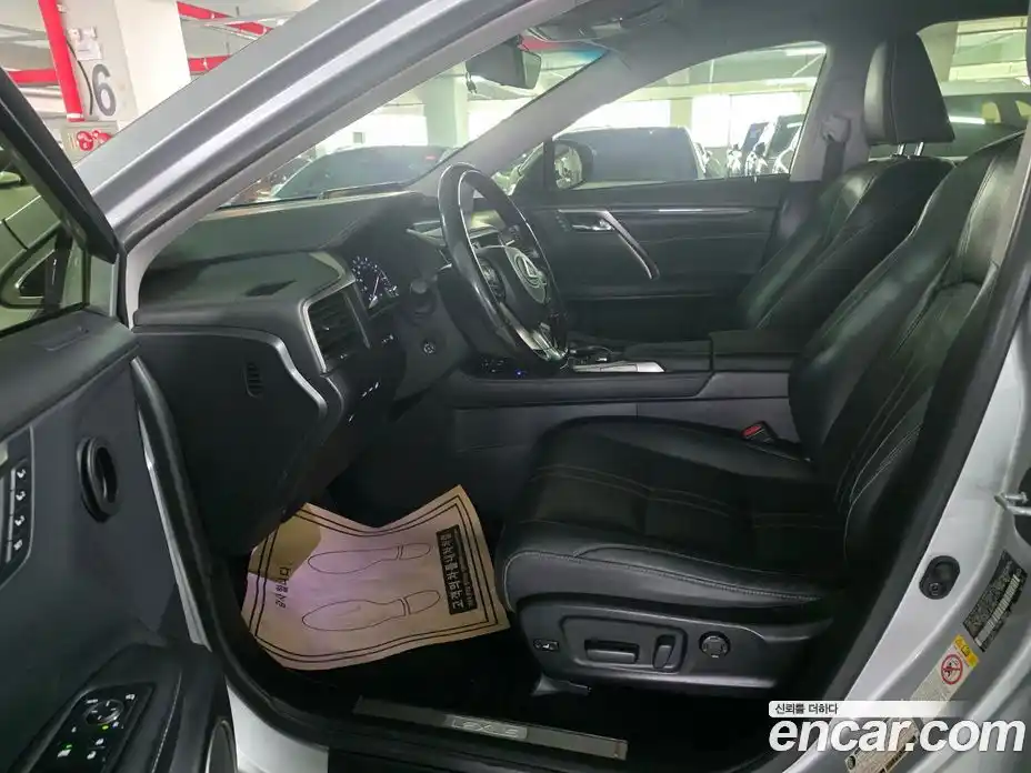 Lexus RX 2017 3.5 Автомат в Москве № 168343, фото 10