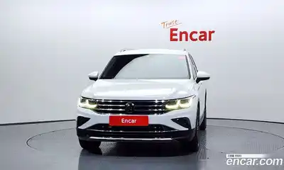 Volkswagen Tiguan 2022 2.0 Автомат в Москве № 168641, миниатюра 3
