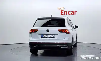 Volkswagen Tiguan 2022 2.0 Автомат в Москве № 168641, миниатюра 4
