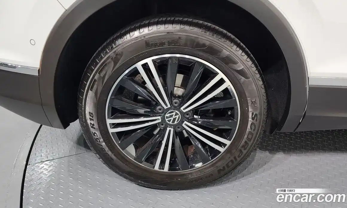 Volkswagen Tiguan 2022 2.0 Автомат в Москве № 168641, фото 5