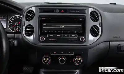 Volkswagen Tiguan 2015 2.0 Автомат в Москве № 169085, миниатюра 3