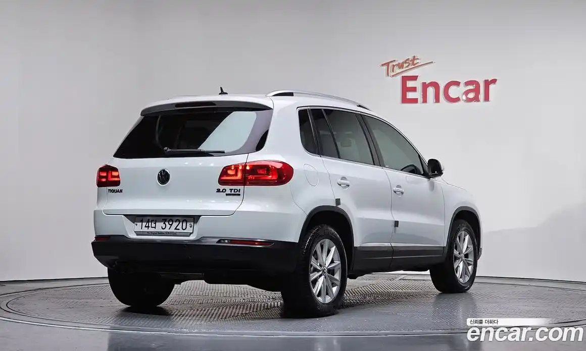 Volkswagen Tiguan 2015 2.0 Автомат в Москве № 169085, фото 4