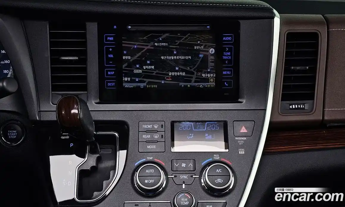 Toyota Sienna 2017 3.5 Автомат в Москве № 170228, фото 15