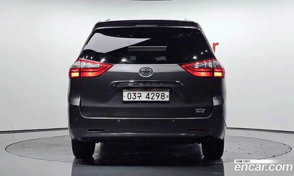 Toyota Sienna 2017 3.5 Автомат в Москве № 170228, фото 19