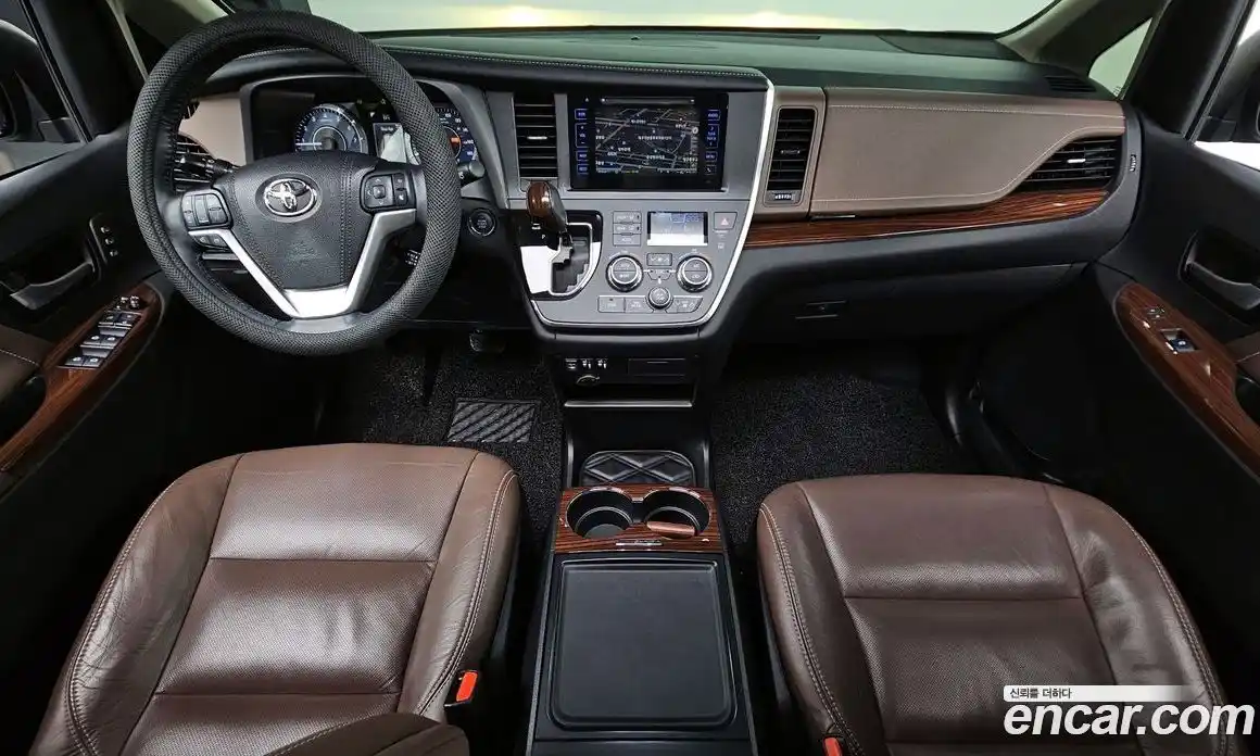 Toyota Sienna 2017 3.5 Автомат в Москве № 170228, фото 20