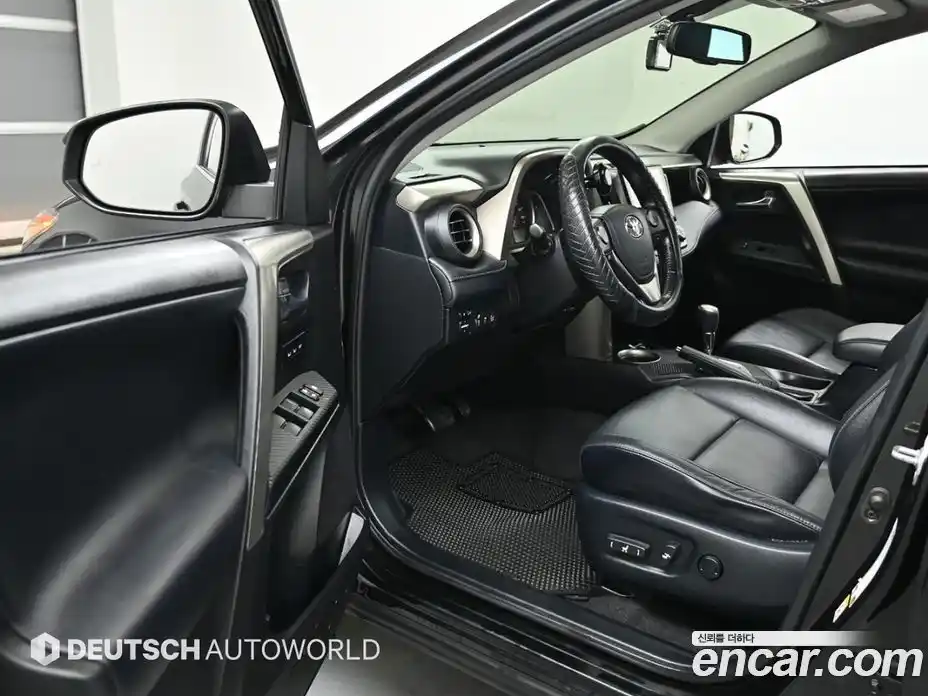 Toyota RAV4 2015 2.5 Автомат в Москве № 170325, фото 11