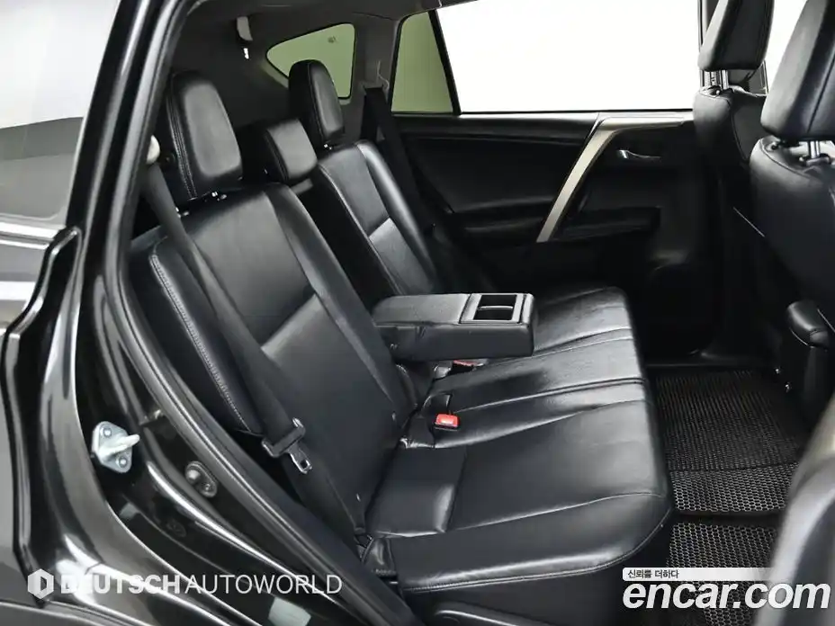 Toyota RAV4 2015 2.5 Автомат в Москве № 170325, фото 12