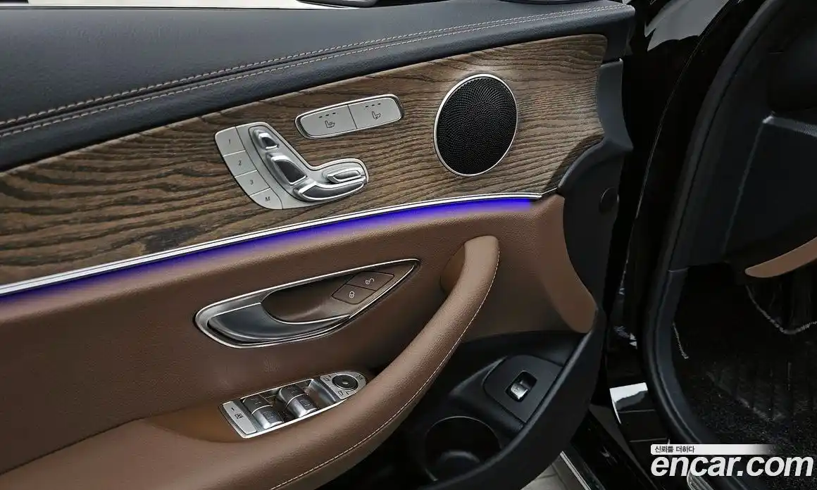 Mercedes-Benz E-Class 2022 2.0 Автомат в Москве № 173019, фото 4