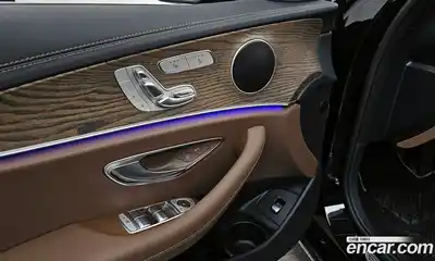 Mercedes-Benz E-Class 2022 2.0 Автомат в Москве № 173019, миниатюра 4