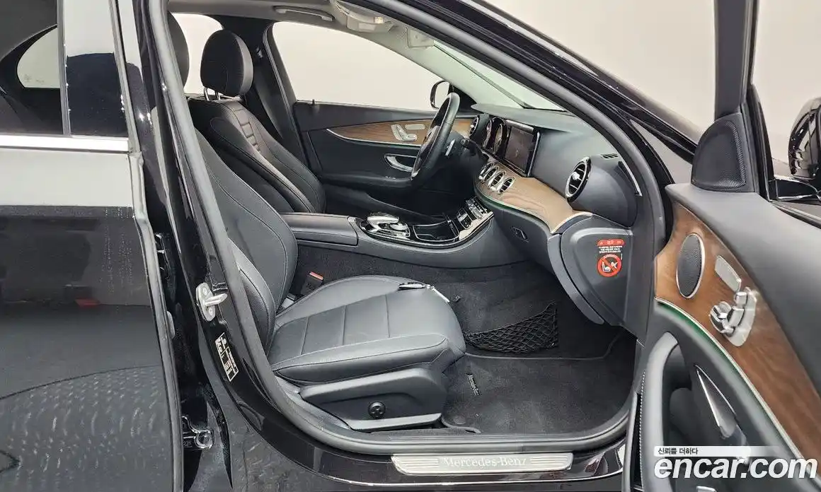 Mercedes-Benz E-Class 2018 2.0 Автомат в Москве № 173738, фото 17