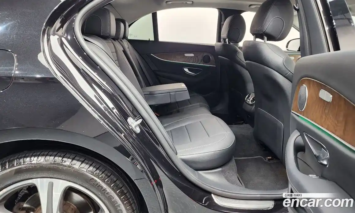 Mercedes-Benz E-Class 2018 2.0 Автомат в Москве № 173738, фото 19