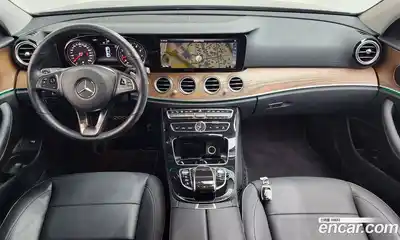 Mercedes-Benz E-Class 2018 2.0 Автомат в Москве № 173738, миниатюра 2