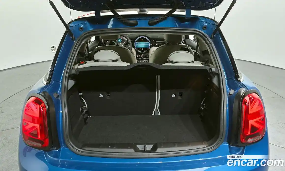 Mini Cooper 2023 2.0 Автомат в Москве № 179416, фото 19