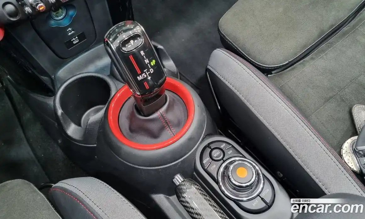 Mini Cooper Convertible 2021 2.0 Автомат в Москве № 181866, фото 15