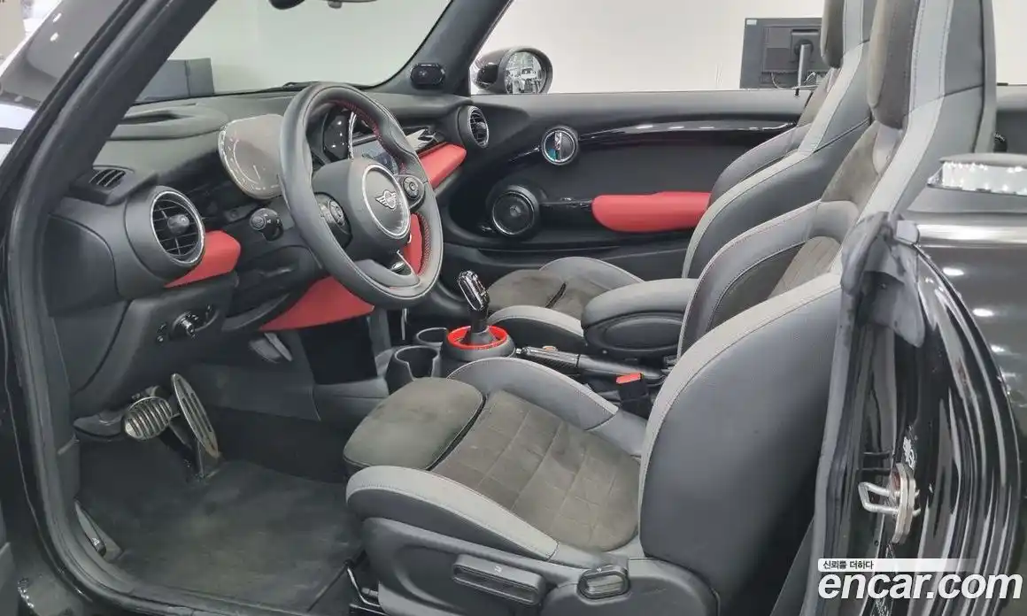 Mini Cooper Convertible 2021 2.0 Автомат в Москве № 181866, фото 17