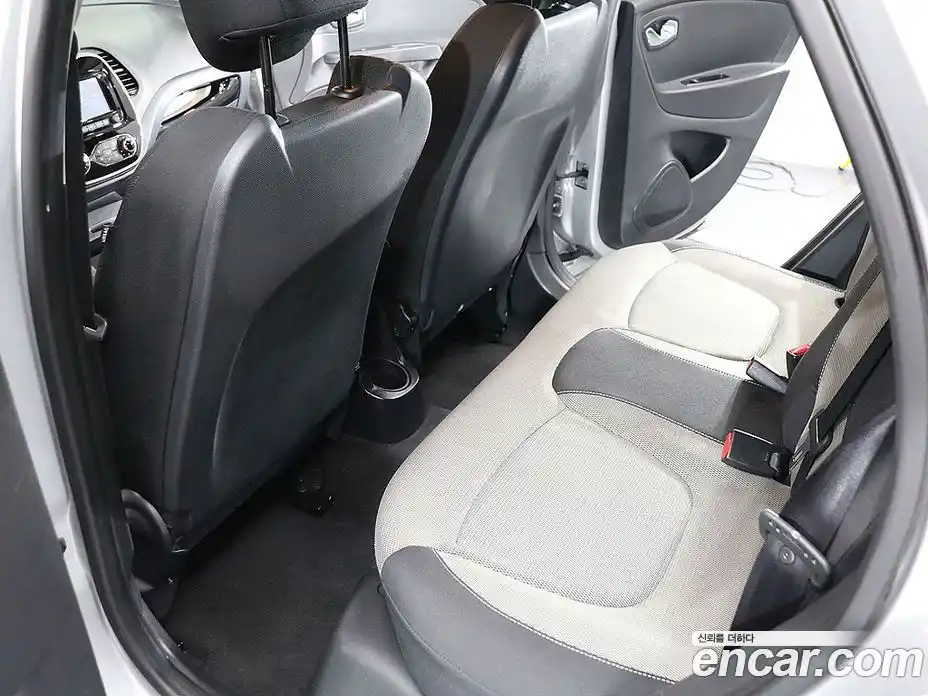 Renault QM3 2014 1.5 Автомат в Москве № 186267, фото 17