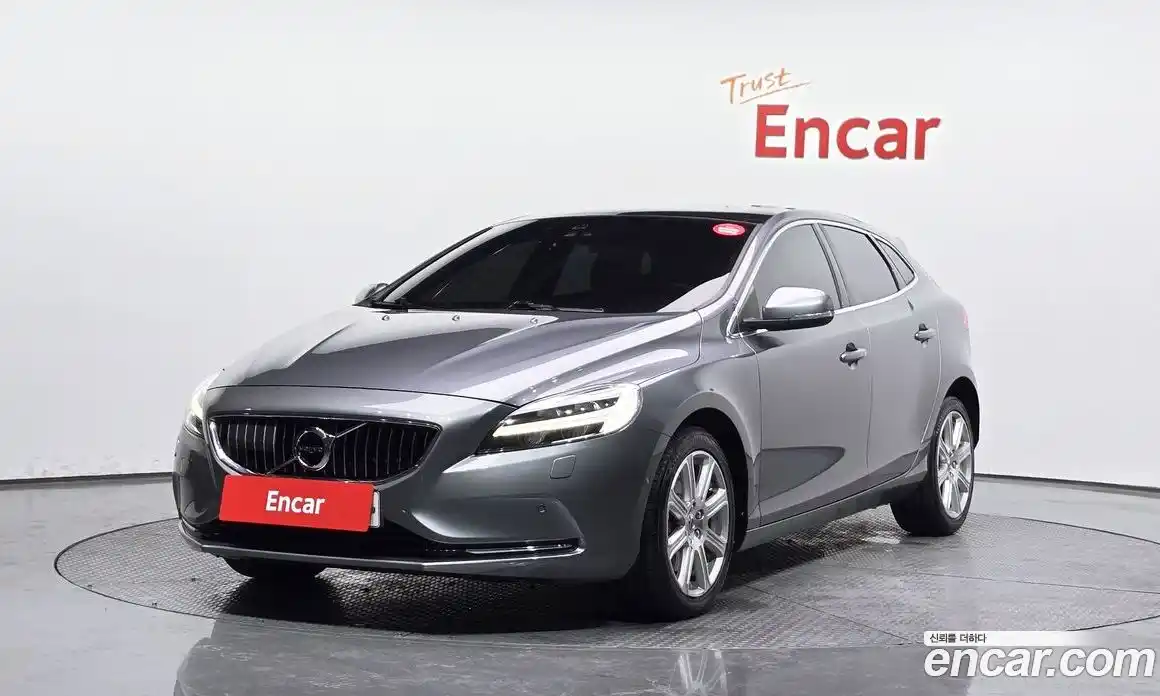 Volvo V40 2018 2.0 Автомат в Москве № 190684, фото 1