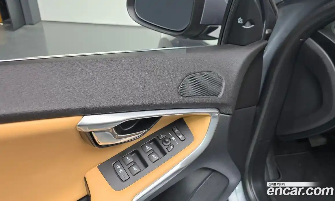 Volvo V40 2018 2.0 Автомат в Москве № 190684, фото 13