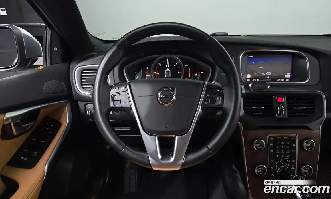 Volvo V40 2018 2.0 Автомат в Москве № 190684, фото 16