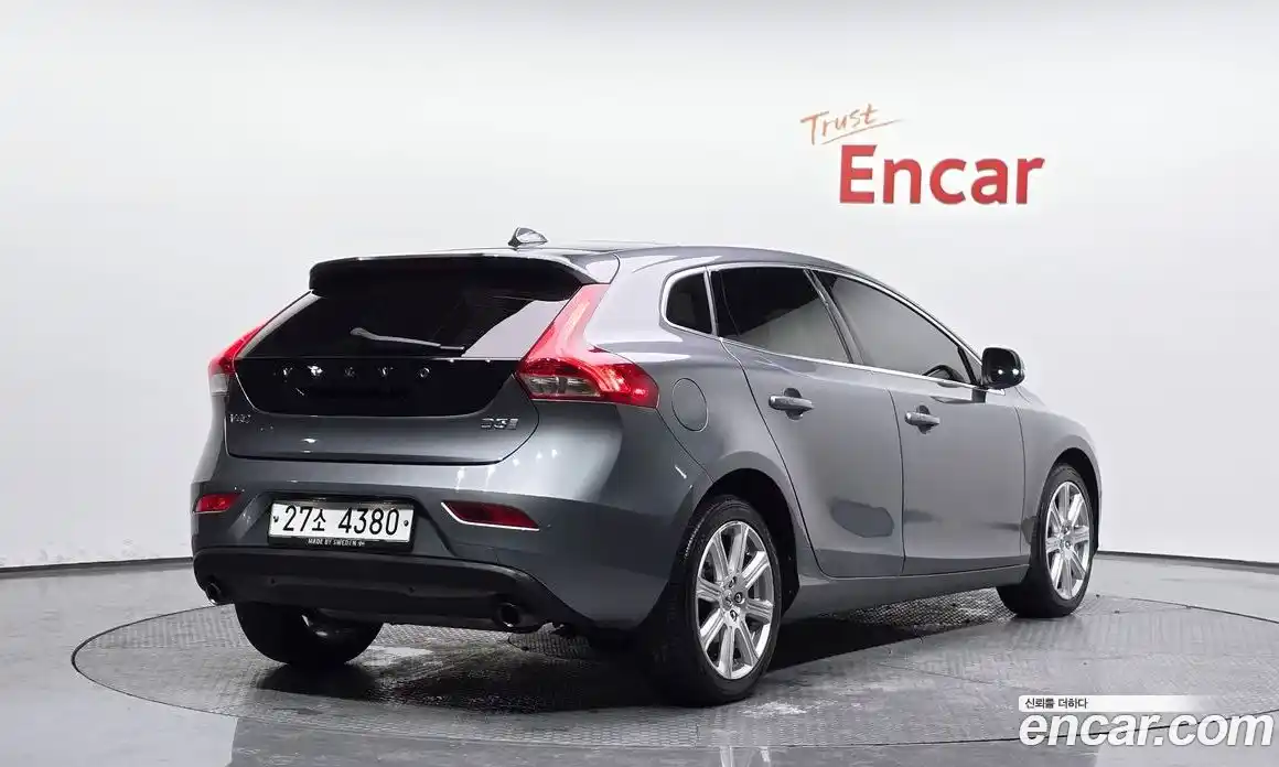 Volvo V40 2018 2.0 Автомат в Москве № 190684, фото 18