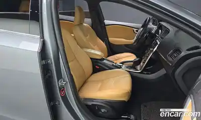 Volvo V40 2018 2.0 Автомат в Москве № 190684, миниатюра 2