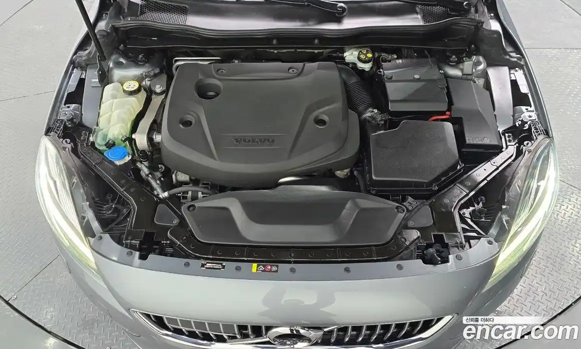 Volvo V40 2018 2.0 Автомат в Москве № 190684, фото 3