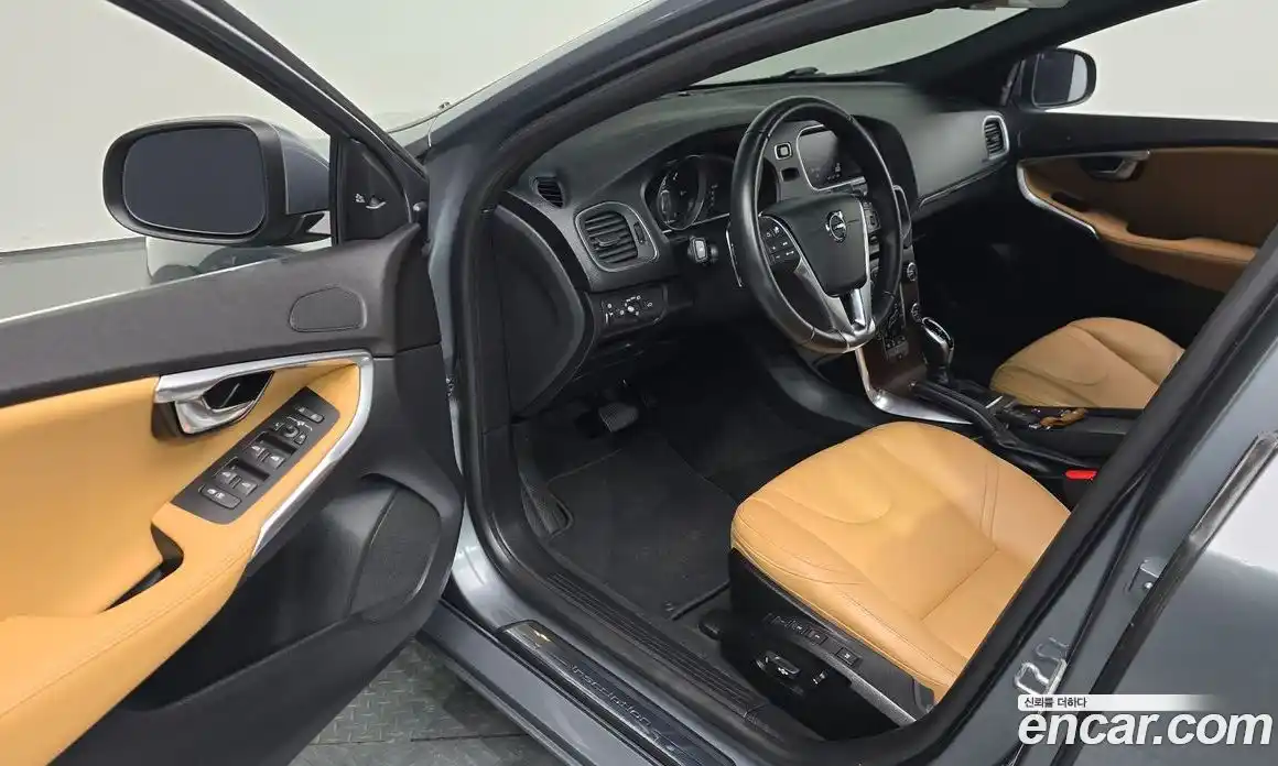 Volvo V40 2018 2.0 Автомат в Москве № 190684, фото 5