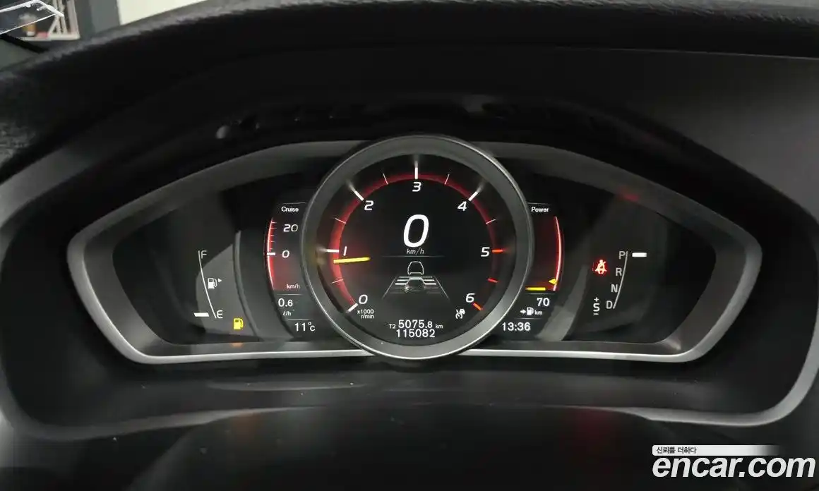 Volvo V40 2018 2.0 Автомат в Москве № 190684, фото 8