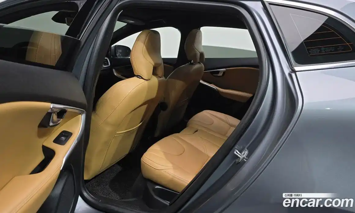 Volvo V40 2018 2.0 Автомат в Москве № 190684, фото 9