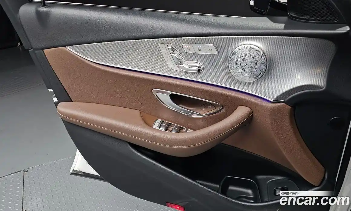 Mercedes-Benz E-Class 2019 2.0 Автомат в Москве № 194131, фото 17