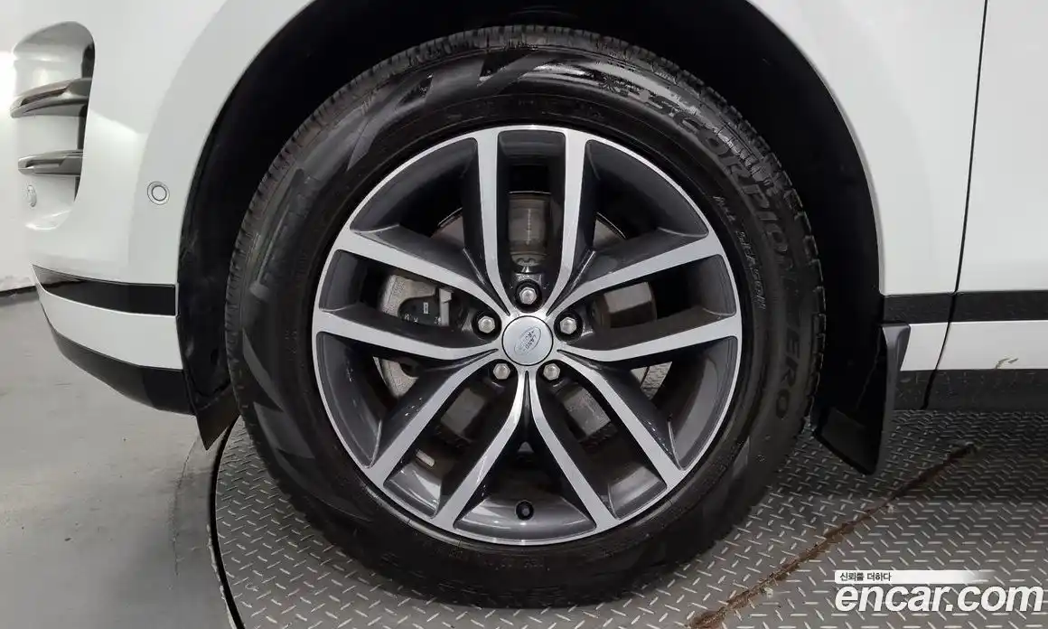 Land Rover Range-Rover Evoque 2025 2.0 Автомат в Москве № 198052, фото 10