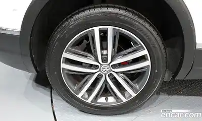 Volkswagen Tiguan 2018 2.0 Автомат в Москве № 199163, миниатюра 2