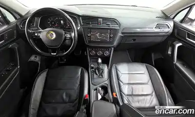 Volkswagen Tiguan 2018 2.0 Автомат в Москве № 199163, миниатюра 4