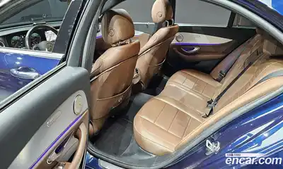 Mercedes-Benz E-Class 2021 2.0 Автомат в Москве № 206644, миниатюра 3