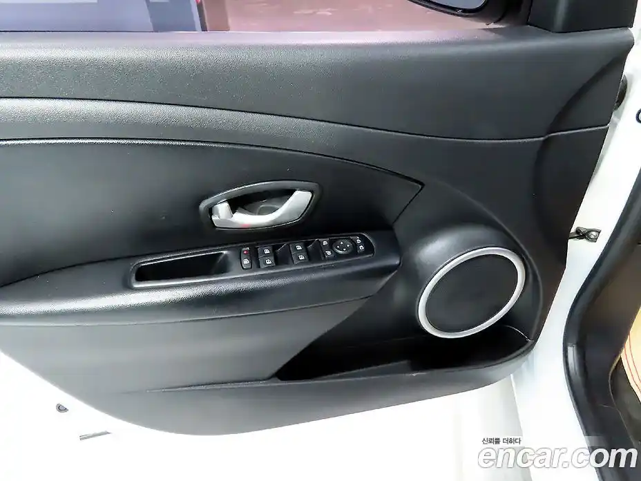 Renault SM3 2015 1.6 Автомат в Москве № 209918, фото 13