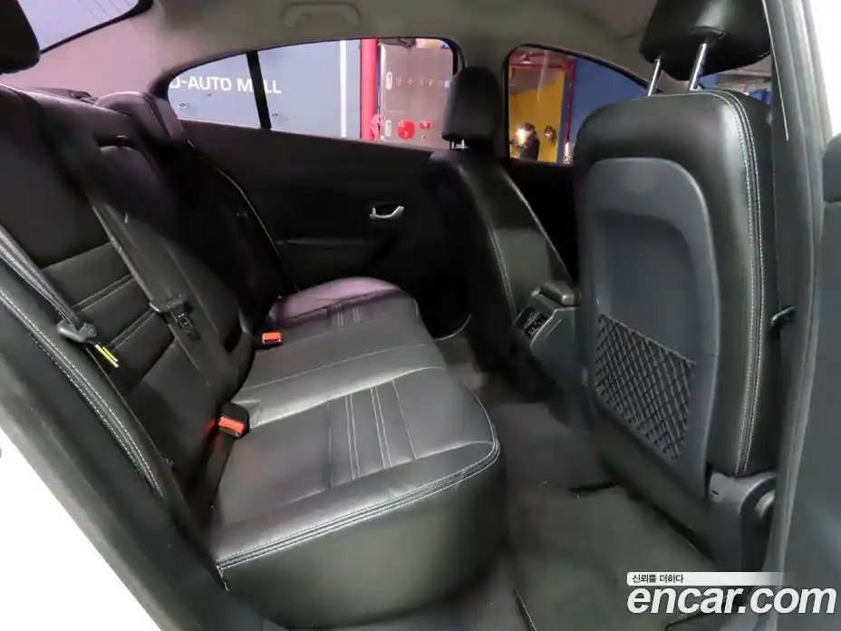 Renault SM3 2015 1.6 Автомат в Москве № 209918, фото 18