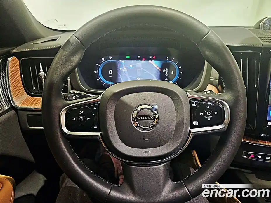 Volvo XC60 2024 2.0 Автомат в Москве № 212880, фото 11