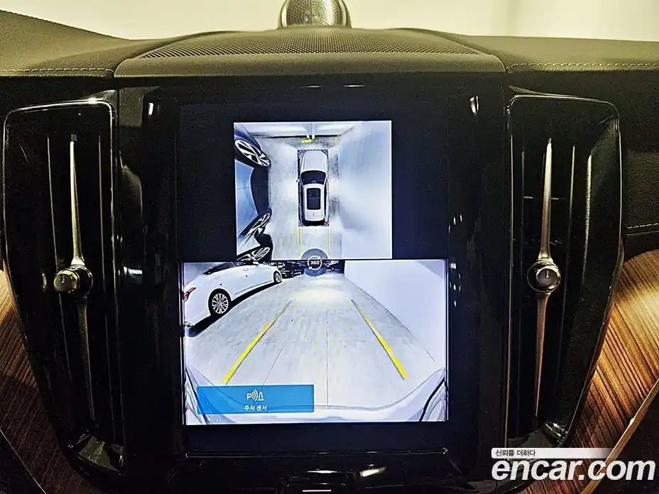 Volvo XC60 2024 2.0 Автомат в Москве № 212880, фото 13