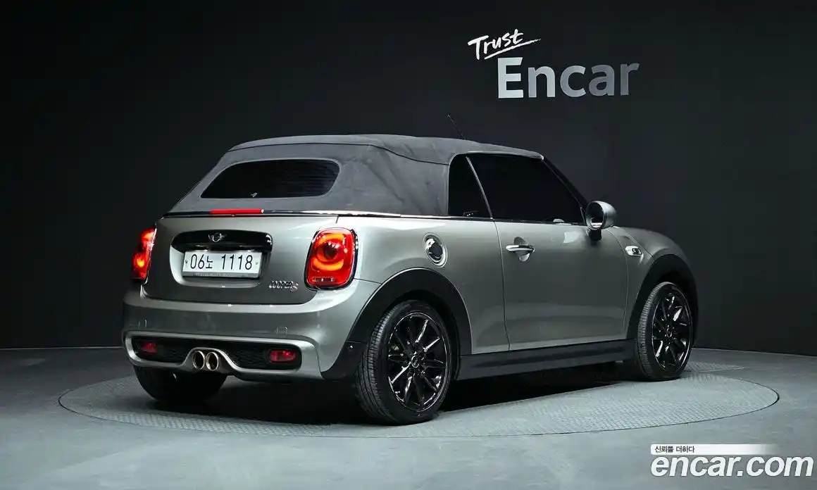 Mini Cooper Convertible 2016 2.0 Автомат в Москве № 214317, фото 17